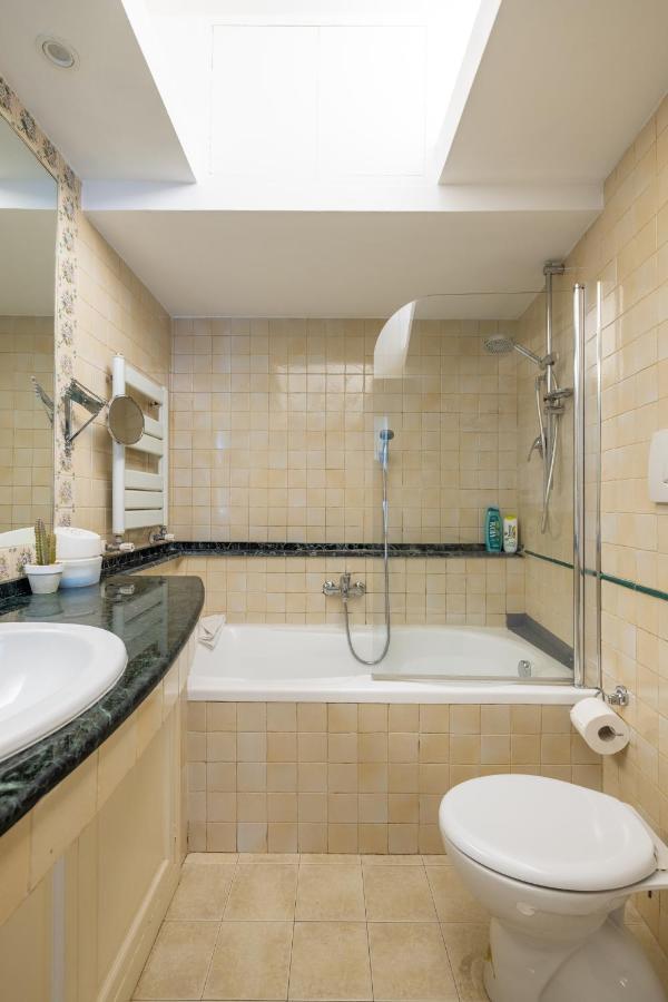 Charming Apartment With Patio A Few Steps From Colosseum Luaran gambar