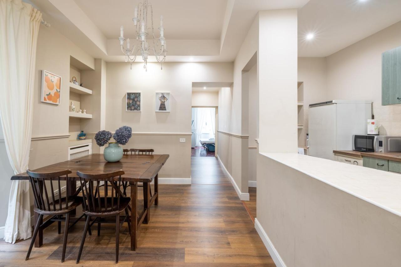 Charming Apartment With Patio A Few Steps From Colosseum Luaran gambar