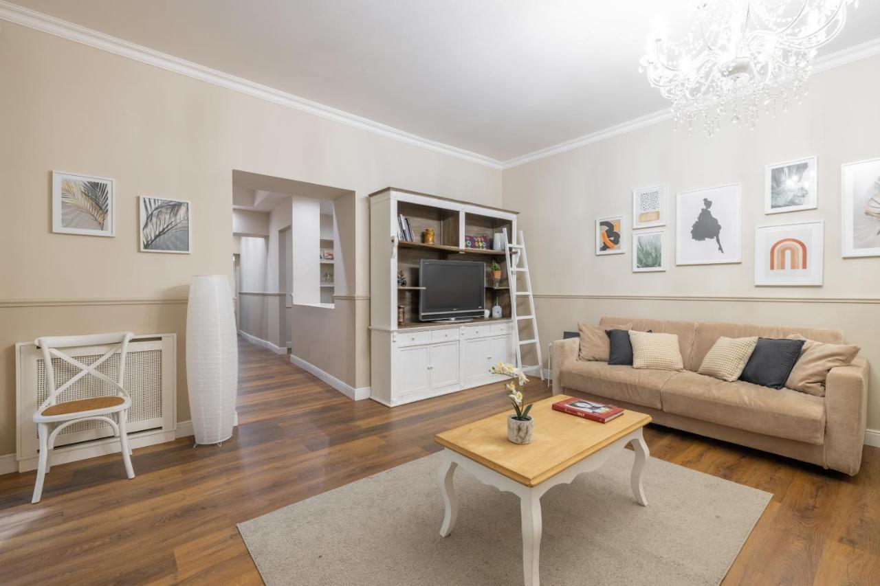 Charming Apartment With Patio A Few Steps From Colosseum Luaran gambar
